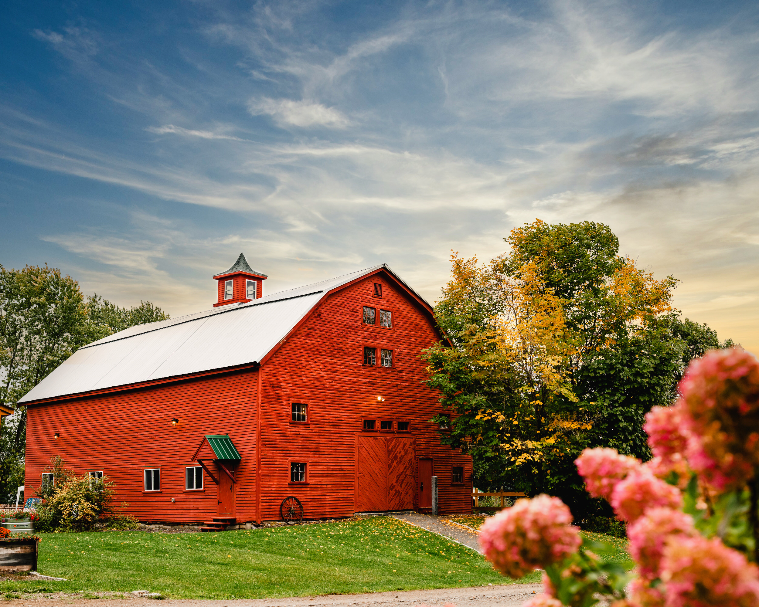 Luxury Rustic Barn Venue in Maine | Bangor Maine barn wedding venue
